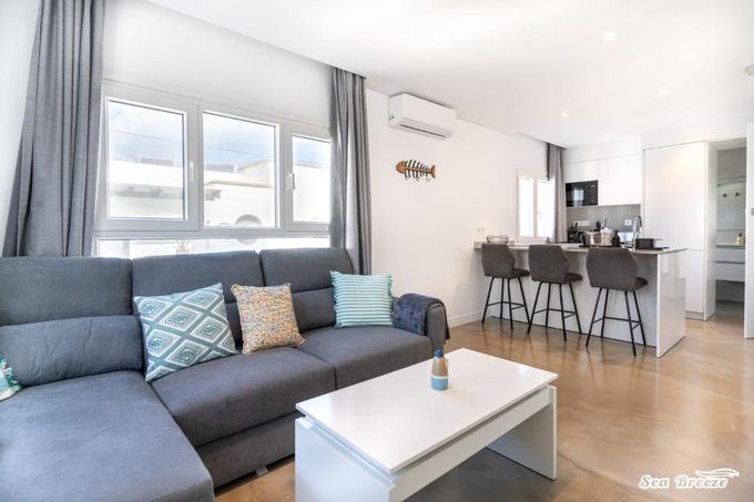 2 Apartments Sea Breeze Famara Lanzarote — modern beachfront apartments on Calle Sotavento with private beach access and bright interiors