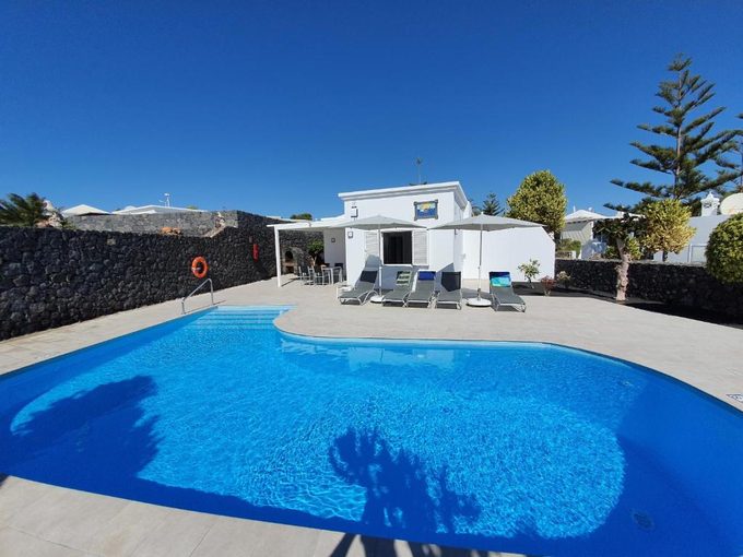 2 bedroom Villas Cassandra and Katrina with private heated pools. Puerto del Carmen Lanzarote — top-rated private villa with pool