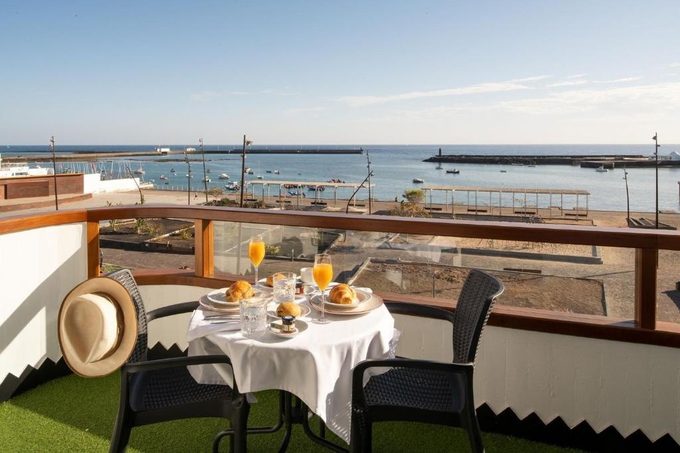 Apartamentos Islamar Arrecife Lanzarote — outdoor swimming pool with modern apartment building and sun loungers, set in the island's capital