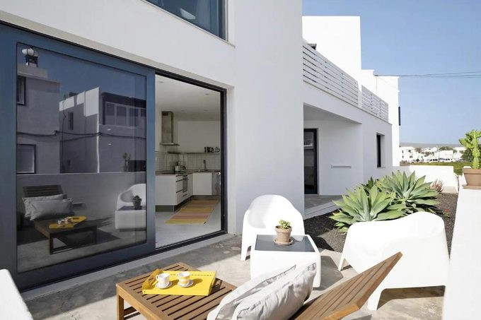 Casa Anclada apartment Arrieta Lanzarote — beachfront holiday home on Calle La Playa with ocean views and free WiFi in the fishing village of Arrieta