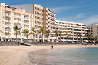 Checkin Diamar hotel exterior Arrecife Lanzarote — beachfront budget hotel at Playa del Reducto