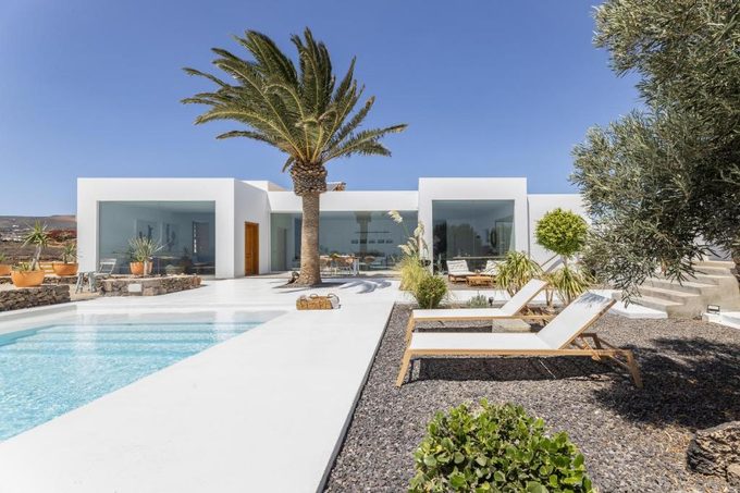 Finca el Rincón de Lanzarote Tías Macher — restored Canarian finca with private pool and volcanic mountain views in Macher countryside