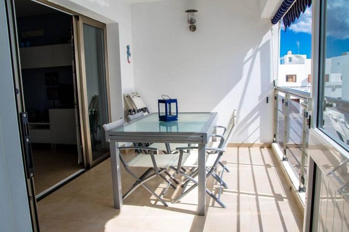 Mi casita de la playa apartment Arrieta Lanzarote — beachfront holiday home on La Marina street with terrace overlooking Playa de La Garita and the Atlantic
