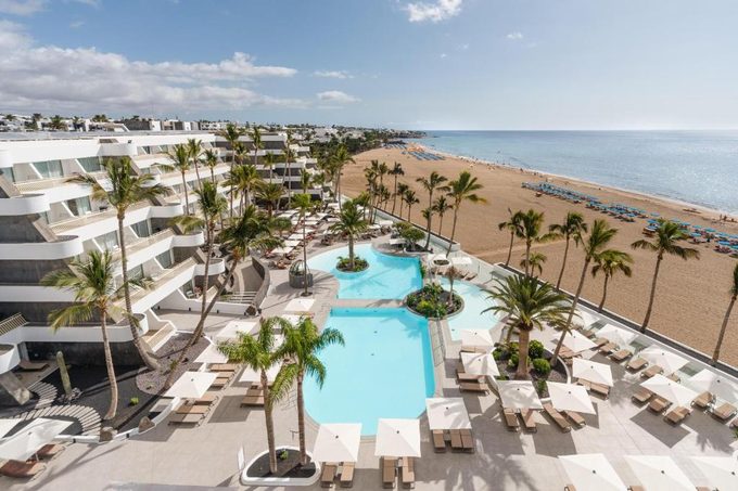 Plus Fariones Suite Hotel pool and terrace — all-suite family hotel Puerto del Carmen Lanzarote
