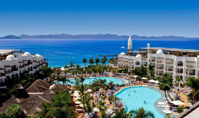 Princesa Yaiza Suite Hotel Resort pool and gardens — luxury family hotel Playa Blanca Lanzarote