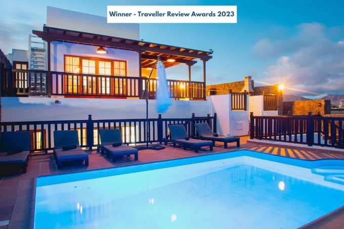 Villa Vista Reina - Luxury 6 Bedroom - Heated Pool- Views - Pool Table - Vista Lobos - Playa Blanca Playa Blanca Lanzarote — top-rated private villa with pool