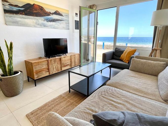 Weybeach1 apartment La Santa Lanzarote — sea frontline studio on Paseo Los Chalanero with shared terrace and panoramic ocean views